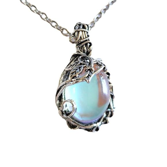 Antiqued Silver Tone Free Form Oval Cabochon Iridescent Crystal Pendant 18" - Picture 1 of 4